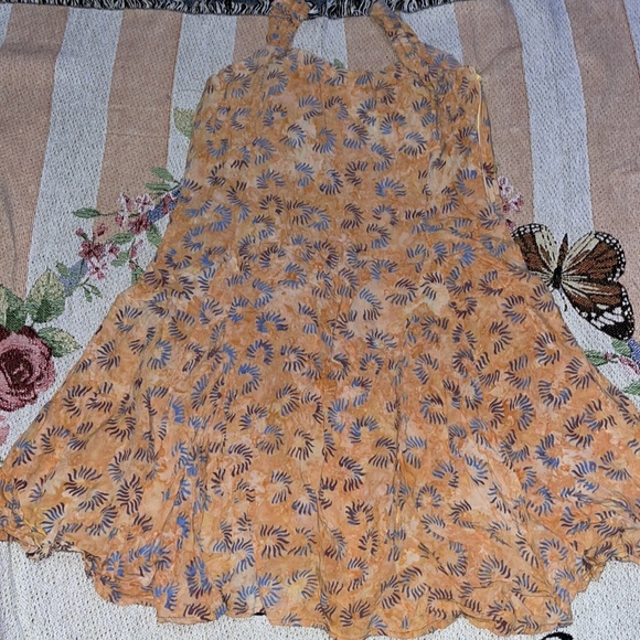 Kimberley’s Travels Dress - Picture 6 of 6